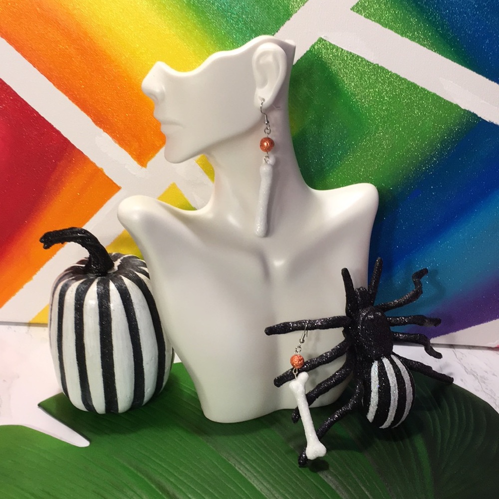 5/$25 
Super lightweight handmade Halloween earrings